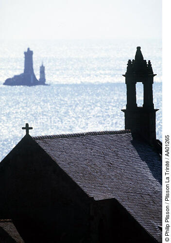 Chapelle devant le phare de la Vieille. - © Philip Plisson / Plisson La Trinité / AA01265 - Photo Galleries - Site of Interest [29]
