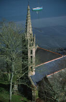 Eglise en bordure de la rivière de L'Elorn. © Philip Plisson / Plisson La Trinité / AA01271 - Photo Galleries - Finistère