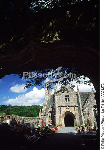 Cimetière du Yaudet. - © Philip Plisson / Plisson La Trinité / AA01272 - Nos reportages photos - Monument religieux