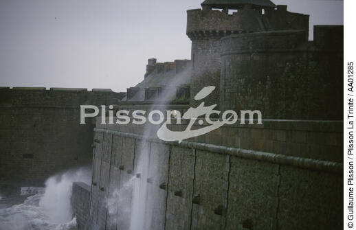Tempête sur les remparts de Saint Malo. - © Guillaume Plisson / Plisson La Trinité / AA01285 - Nos reportages photos - Gros temps