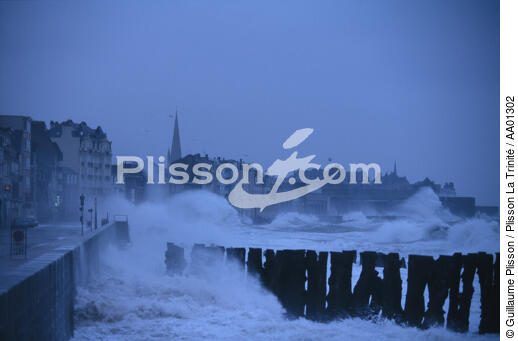 Tempête à Saint Malo sur Le Sillon. - © Guillaume Plisson / Plisson La Trinité / AA01302 - Photo Galleries - Coastal landscape