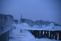 Tempête à Saint Malo sur Le Sillon. © Guillaume Plisson / Plisson La Trinité / AA01302 - Photo Galleries - Ille-et-Vilaine