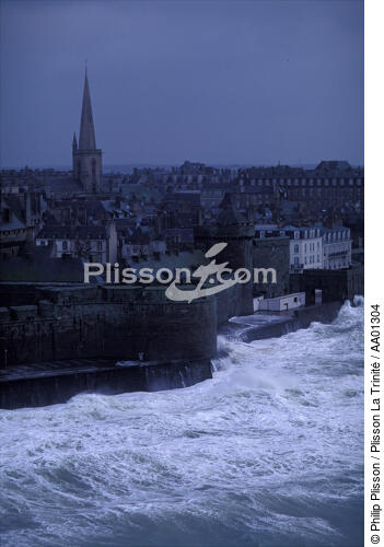 Tempête sur Saint Malo. - © Philip Plisson / Plisson La Trinité / AA01304 - Nos reportages photos - Site [35]