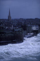 Tempête sur Saint Malo. © Philip Plisson / Plisson La Trinité / AA01304 - Photo Galleries - Coastal landscape