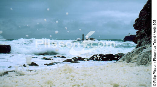 Ecume des vagues pendant une tempête sur Ouessant. - © Philip Plisson / Plisson La Trinité / AA01305 - Photo Galleries - Bubbling