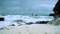 Ecume des vagues pendant une tempête sur Ouessant. © Philip Plisson / Plisson La Trinité / AA01305 - Nos reportages photos - Côte sauvage