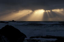 Trouée de lumière pendant une tempête à Penmarc'h. © Philip Plisson / Plisson La Trinité / AA01307 - Photo Galleries - Penmarc'h [The headland of]