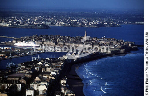 Vue aérienne de Saint-Malo. - © Philip Plisson / Plisson La Trinité / AA01380 - Photo Galleries - Port