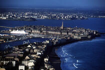 Vue aérienne de Saint-Malo. © Philip Plisson / Plisson La Trinité / AA01380 - Nos reportages photos - Ille-et-Vilaine