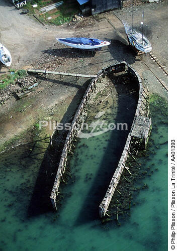 Landriais shipyard on the River Rance. - © Philip Plisson / Plisson La Trinité / AA01393 - Photo Galleries - Le Minihic-sur-Rance