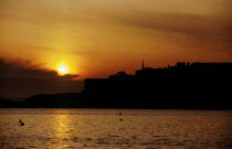 Coucher de soleil sur Saint-Malo. © Philip Plisson / Plisson La Trinité / AA01402 - Nos reportages photos - Coucher de soleil
