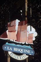 Enseigne de la Bisquine à Saint-Malo. © Philip Plisson / Plisson La Trinité / AA01411 - Photo Galleries - Details
