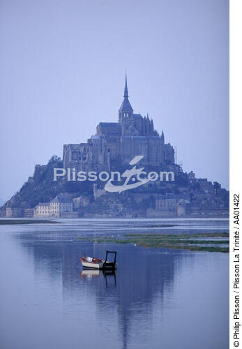 Canot de pêche devant le Mont-Saint-Michel. - © Philip Plisson / Plisson La Trinité / AA01422 - Photo Galleries - Rowing boat
