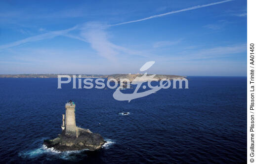 Phare de la Vieille au large de la pointe du Raz. - © Guillaume Plisson / Plisson La Trinité / AA01450 - Photo Galleries - French Lighthouses