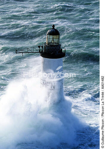 Eclat de vague sur Ar-Men. - © Guillaume Plisson / Plisson La Trinité / AA01482 - Photo Galleries - French Lighthouses