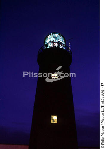 Phare irlandais, la nuit. - © Philip Plisson / Plisson La Trinité / AA01487 - Photo Galleries - Lighthouse [Ire]