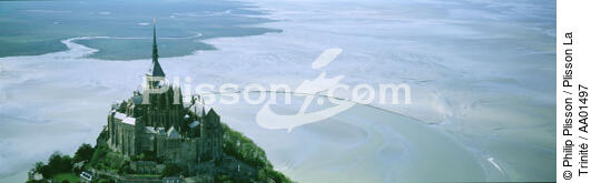Le Mont-Saint-Michel. - © Philip Plisson / Plisson La Trinité / AA01497 - Photo Galleries - Low tide