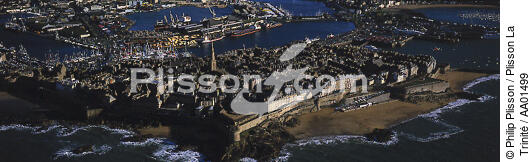 Saint-Malo intra muros. - © Philip Plisson / Plisson La Trinité / AA01499 - Photo Galleries - Coastal landscape