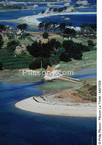 Moulin à marées de Buguélès. - © Philip Plisson / Plisson La Trinité / AA01559 - Photo Galleries - Coastal landscape