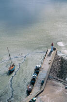 Erquy port. © Philip Plisson / Plisson La Trinité / AA01602 - Photo Galleries - Low tide