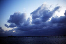 Gros nuage au dessus de Roscoff. © Philip Plisson / Plisson La Trinité / AA01619 - Nos reportages photos - Ville [29]