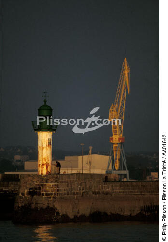 Feu de port de Brest. - © Philip Plisson / Plisson La Trinité / AA01642 - Nos reportages photos - Signalisation maritime