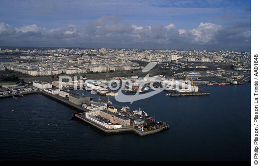 Vue aérienne de Brest. - © Philip Plisson / Plisson La Trinité / AA01648 - Nos reportages photos - Nuage