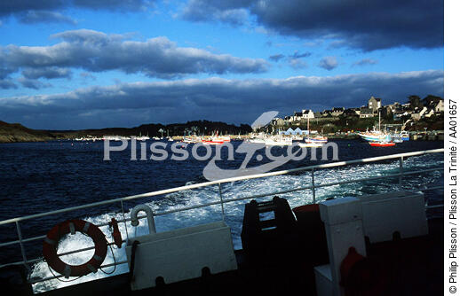 Le Conquet vu d'un bateau. - © Philip Plisson / Plisson La Trinité / AA01657 - Nos reportages photos - Nuage