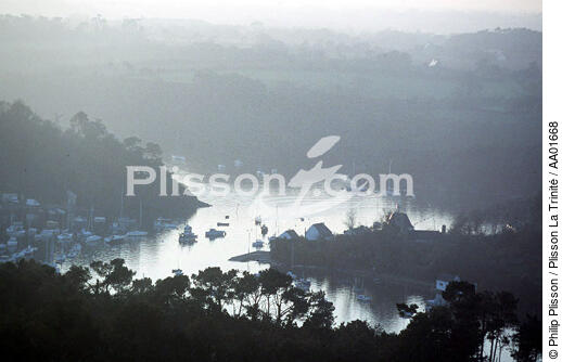 Mouillage sur le Belon. - © Philip Plisson / Plisson La Trinité / AA01668 - Nos reportages photos - Rivière