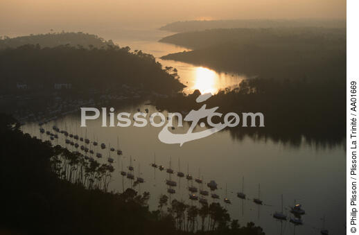 Coucher de soleil sur le belon. - © Philip Plisson / Plisson La Trinité / AA01669 - Nos reportages photos - Rivière