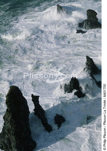 Les Aiguilles de Port-Coton. - © Philip Plisson / Plisson La Trinité / AA01700 - Photo Galleries - Sea