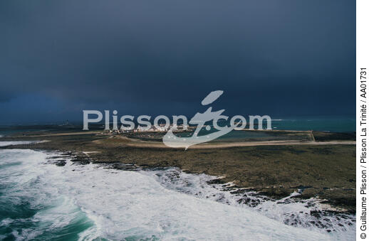 L'Ile de Sein. - © Guillaume Plisson / Plisson La Trinité / AA01731 - Photo Galleries - Grey sky