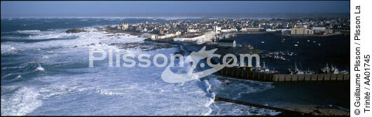 Mer agitée à Saint-Guénolé. - © Guillaume Plisson / Plisson La Trinité / AA01745 - Nos reportages photos - Panoramique horizontal