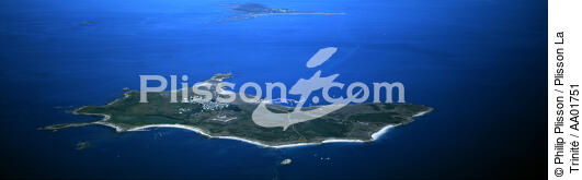 Vue aérienne de Hoëdic. - © Philip Plisson / Plisson La Trinité / AA01751 - Nos reportages photos - Panoramique horizontal