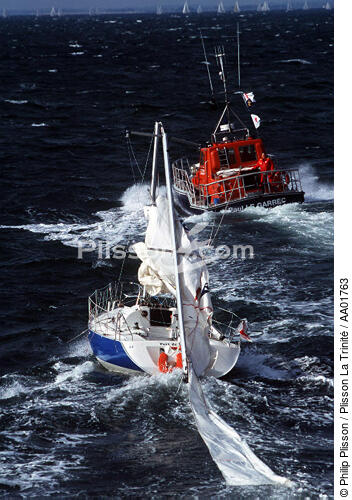 Sauvetage au large de la Trinité-sur-mer. - © Philip Plisson / Plisson La Trinité / AA01763 - Photo Galleries - Sea
