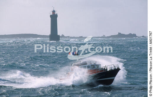 Canot de sauvetage près de Kéréon. - © Philip Plisson / Plisson La Trinité / AA01767 - Photo Galleries - Lifeboat