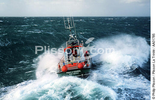 Prince d'Eckmühl contre les vagues. - © Philip Plisson / Plisson La Trinité / AA01785 - Photo Galleries - Lifeboat society