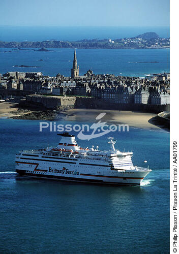 Le Bretagne à Saint-Malo. - © Philip Plisson / Plisson La Trinité / AA01799 - Photo Galleries - Ferry boat