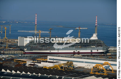 Les chantiers de l'Atlantique. - © Philip Plisson / Plisson La Trinité / AA01815 - Nos reportages photos - Chantier naval