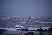 Echouage pendant la tempête de 1996. © Philip Plisson / Plisson La Trinité / AA01830 - Nos reportages photos - Mer