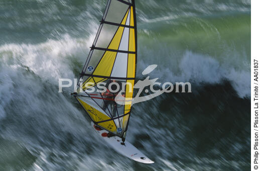 Windsurf. - © Philip Plisson / Plisson La Trinité / AA01837 - Nos reportages photos - Planche à voile