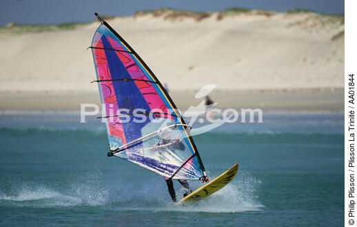 Fun Board. - © Philip Plisson / Plisson La Trinité / AA01844 - Nos reportages photos - Planche à voile