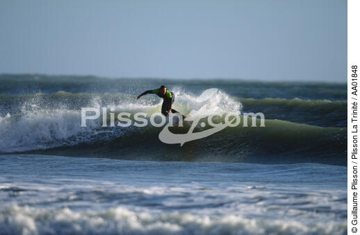 Surf. - © Guillaume Plisson / Plisson La Trinité / AA01848 - Nos reportages photos - Vague
