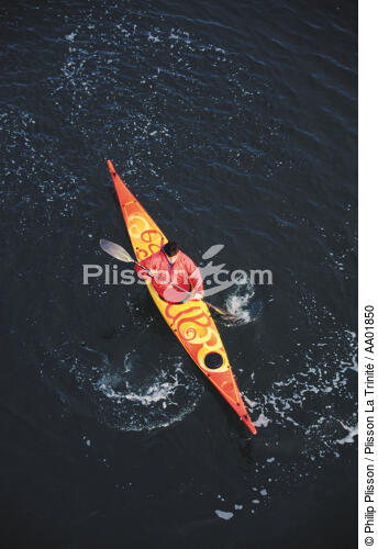 Kayac. - © Philip Plisson / Plisson La Trinité / AA01850 - Nos reportages photos - Sport et loisir
