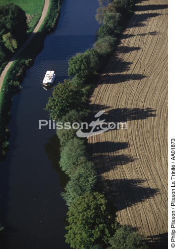 Péniche sur le Canal de Nantes à Brest. - © Philip Plisson / Plisson La Trinité / AA01873 - Photo Galleries - Barge