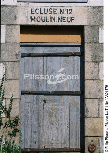 Porte d'écluse. - © Philip Plisson / Plisson La Trinité / AA01879 - Photo Galleries - Lock