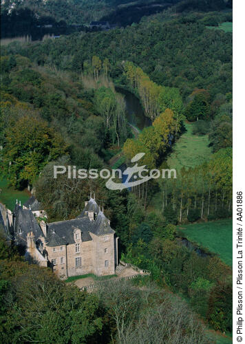 Château près du Canal de la Rance. - © Philip Plisson / Plisson La Trinité / AA01886 - Nos reportages photos - Rance [La]