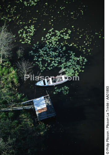 Barque sur le Canal de Nantes à Brest. - © Philip Plisson / Plisson La Trinité / AA01893 - Photo Galleries - Hydrology