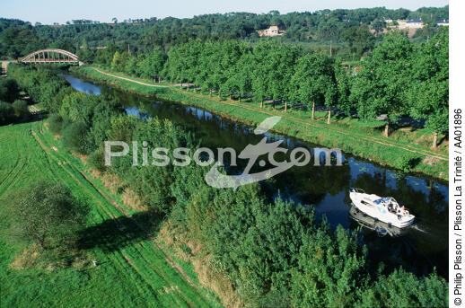 Vedette sur le Canal de Nantes à Brest. - © Philip Plisson / Plisson La Trinité / AA01896 - Photo Galleries - Interior landscape