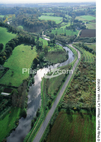 Canal de la Rance près de Dinan. - © Philip Plisson / Plisson La Trinité / AA01902 - Nos reportages photos - Hydrologie